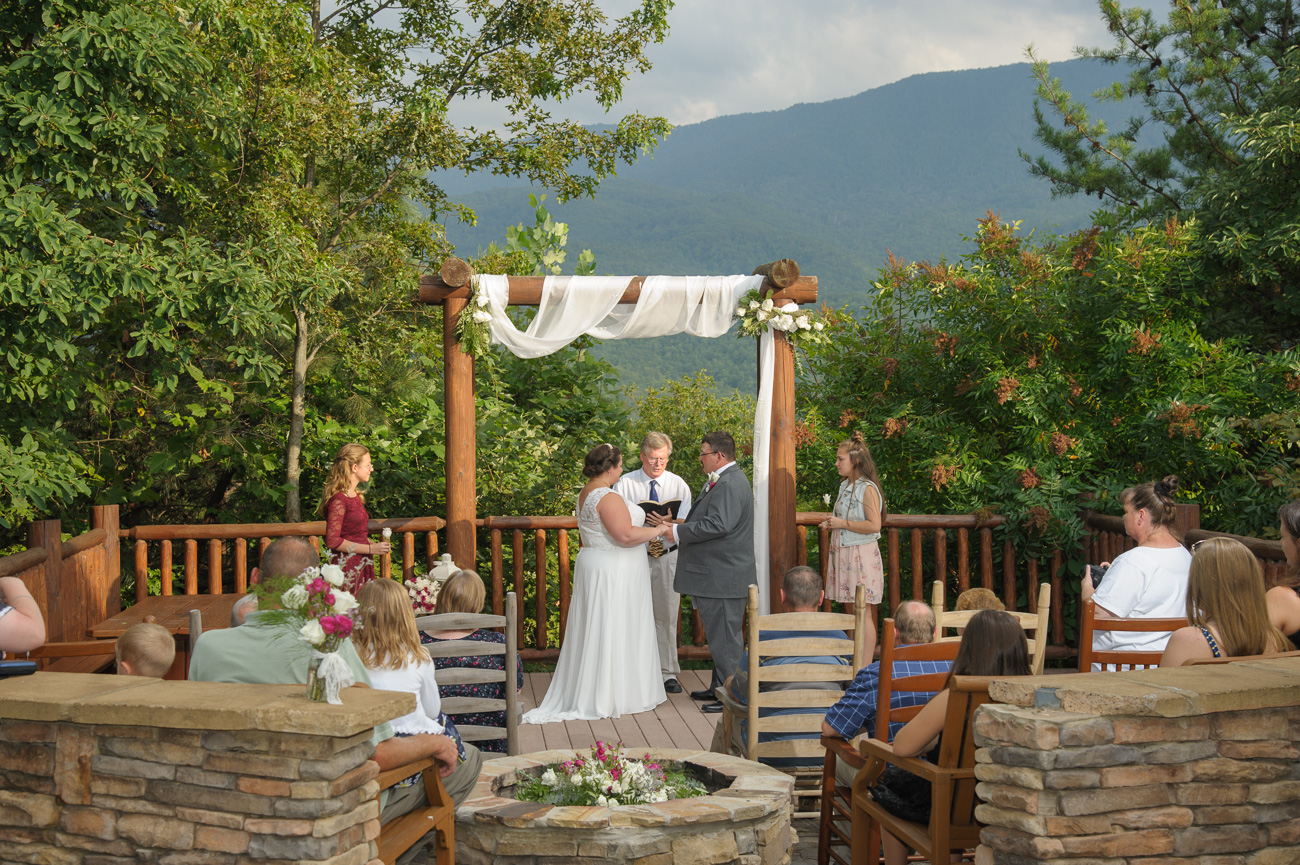Gatlinburg cabin wedding packages
