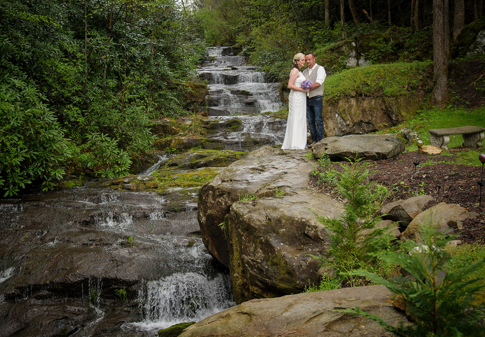 gatlinburg waterfall wedding in tennessee