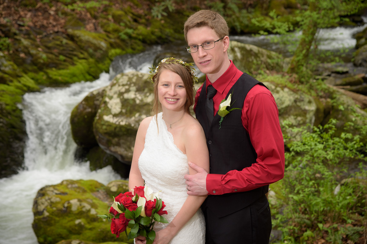 private gatlibnurg creekside wedding