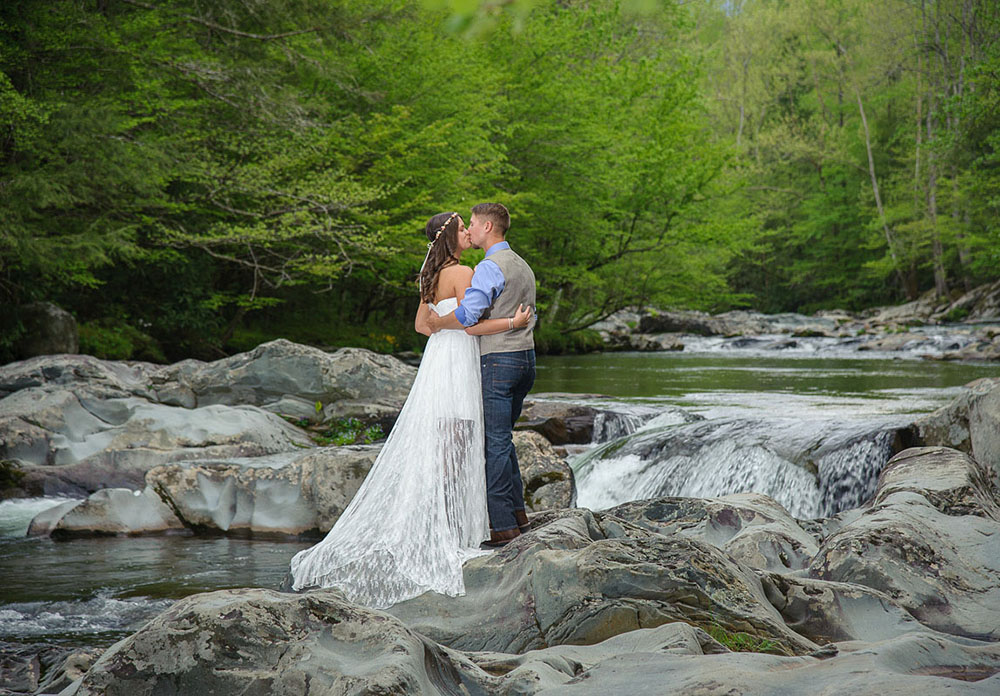 Greenbrier riverside wedding in Gatlinburg